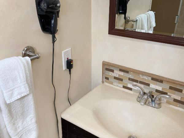 Nite Inn at Universal City - Walking Distance to Universal Studios Hollywood : photo 7 de la chambre chambre deluxe avec 1 lit queen-size et 1 canapé-lit