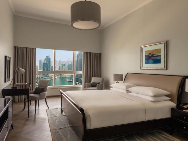 Dubai Marriott Harbour Hotel And Suites : photo 4 de la chambre renovated, two bedroom marina view with balcony, 1 king and 2 twin