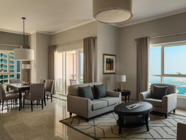 Dubai Marriott Harbour Hotel And Suites : photo 5 de la chambre renovated, two bedroom sea view with balcony, 1 king and 2 twin