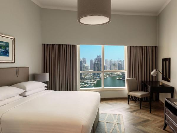 Dubai Marriott Harbour Hotel And Suites : photo 5 de la chambre renovated, three bedroom marina view with balcony, 1 king, 1 queen and 2 twin