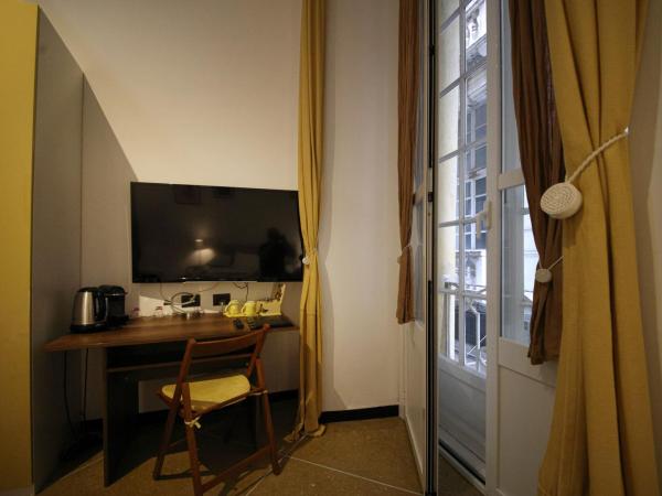 Nik rooms : photo 9 de la chambre chambre double avec salle de bains privative