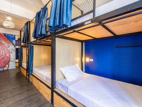 Marco Polo Phuket Poshtel & Bistro : photo 6 de la chambre lit superposé dans dortoir mixte
