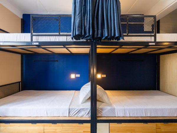 Marco Polo Phuket Poshtel & Bistro : photo 5 de la chambre lit superposé dans dortoir mixte