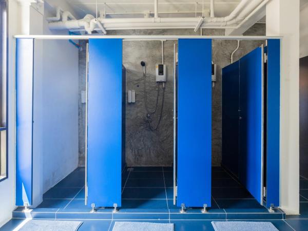 Marco Polo Phuket Poshtel & Bistro : photo 2 de la chambre chambre standard lit queen-size