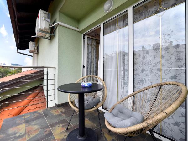 GreenHouse : photo 5 de la chambre chambre lit queen-size avec balcon