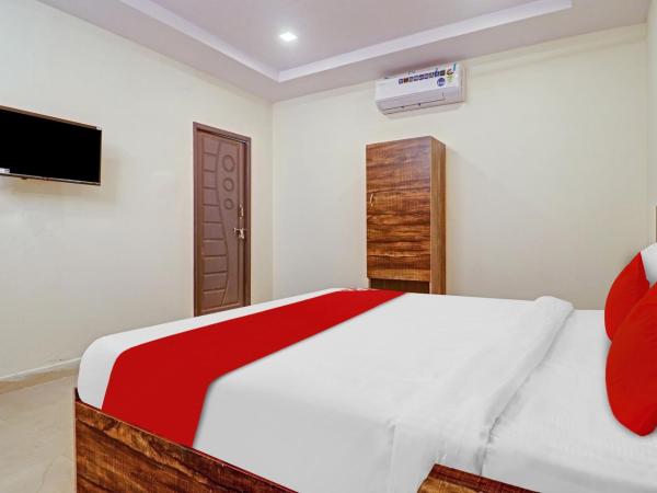 OYO Flagship 81135 Hotel R Square Inn : photo 10 de la chambre chambre triple classique