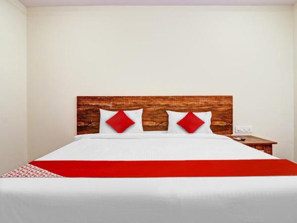 OYO Flagship 81135 Hotel R Square Inn : photo 6 de la chambre chambre triple classique