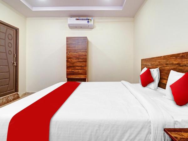 OYO Flagship 81135 Hotel R Square Inn : photo 8 de la chambre chambre triple classique