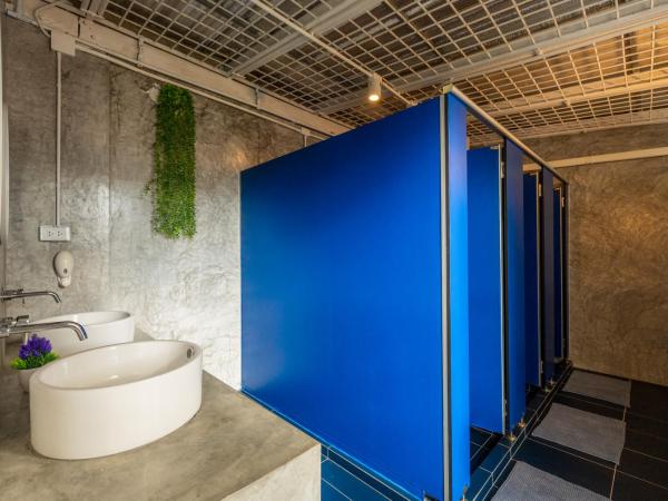 Marco Polo Phuket Poshtel & Bistro : photo 2 de la chambre lit superposé dans dortoir mixte