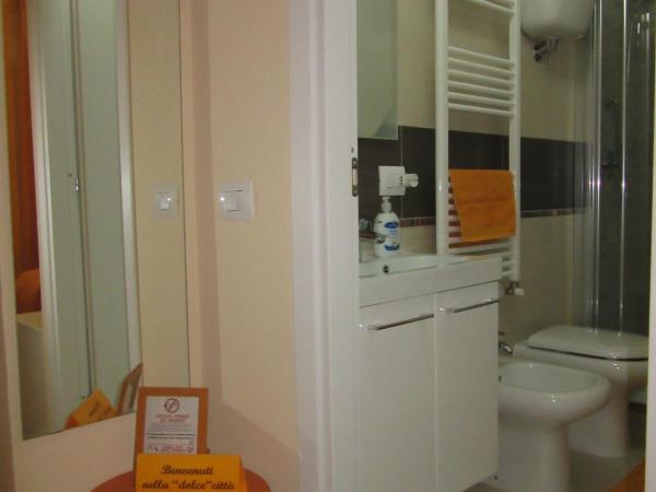 LE GEMME DI PERUGIA - alloggi in centro storico - VIA DELLA CUPA / VIA DELLA LUNA : photo 8 de la chambre suite junior familiale