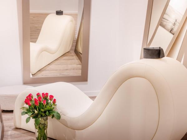 Belfry & Spa by Ligne St Barth : photo 7 de la chambre suite deluxe avec balcon et accès gratuit au spa - vue sur sanctuaire