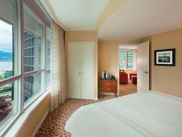 Vancouver Marriott Pinnacle Downtown Hotel : photo 5 de la chambre suite 1 chambre lit king-size