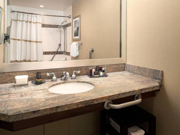 Vancouver Marriott Pinnacle Downtown Hotel : photo 5 de la chambre chambre lit king-size - vue sur ville