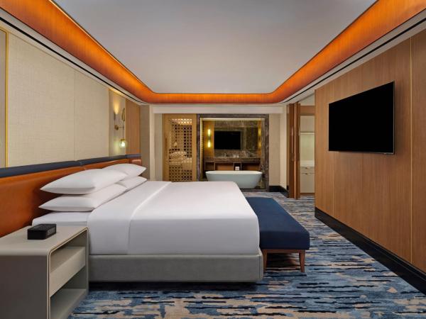 Sheraton Surabaya Hotel & Towers : photo 1 de la chambre ambassador suite, club lounge access, 2 bedroom suite, bedroom 1: 1 king, bedroom 2: 1 king