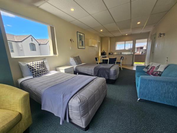 Tui Oaks Motel : photo 4 de la chambre chambre familiale - vue sur jardin