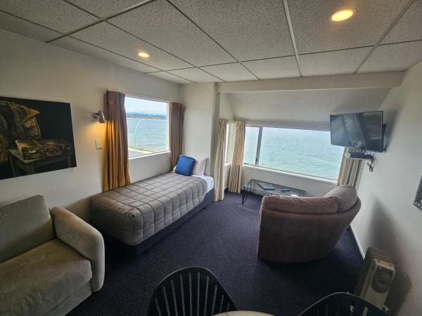 Tui Oaks Motel : photo 2 de la chambre appartement 1 chambre - vue sur lac