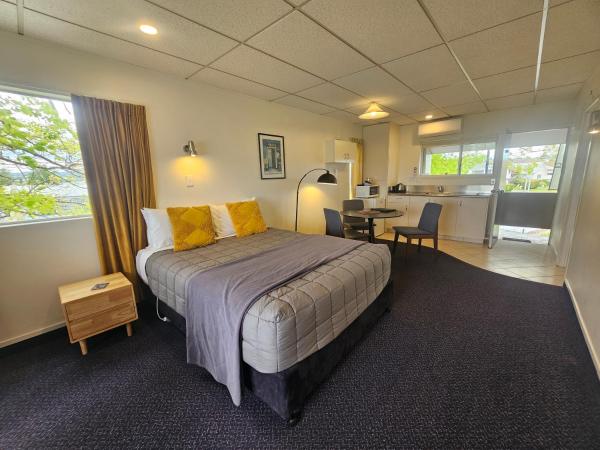 Tui Oaks Motel : photo 3 de la chambre chambre familiale - vue sur lac