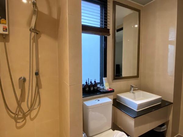 Yotaka Bangkok Hotel : photo 5 de la chambre chambre double standard