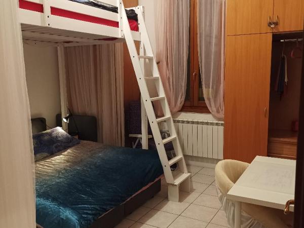 San Luca : photo 1 de la chambre chambre quadruple avec salle de bains commune
