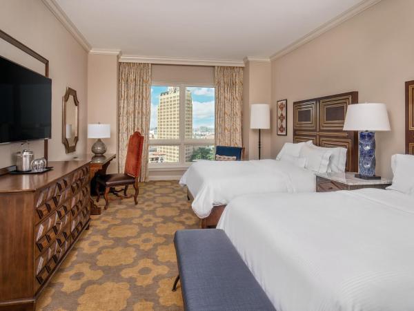 The Westin Riverwalk, San Antonio : photo 1 de la chambre chambre traditionnelle avec 2 lits queen-size - vue sur ville