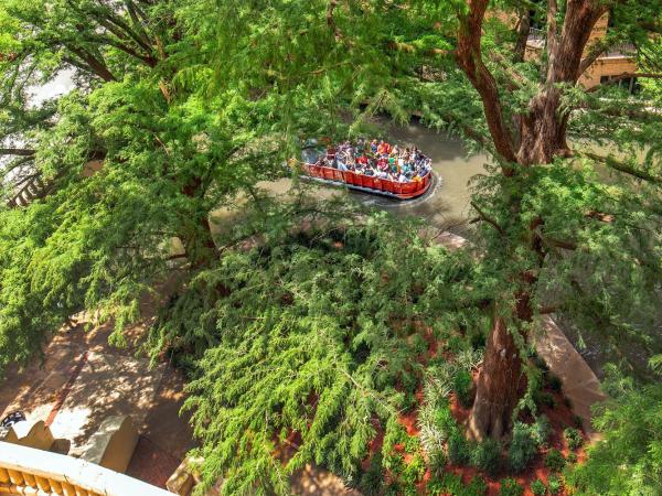 The Westin Riverwalk, San Antonio : photo 4 de la chambre terrace king, guest room, 1 king, river side view, balcony