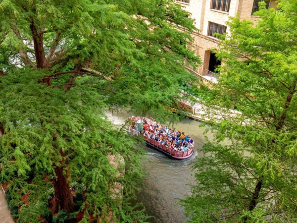 The Westin Riverwalk, San Antonio : photo 5 de la chambre terrace king, guest room, 1 king, river side view, balcony