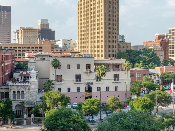 The Westin Riverwalk, San Antonio : photo 2 de la chambre chambre traditionnelle avec 1 lit king-size - vue sur ville
