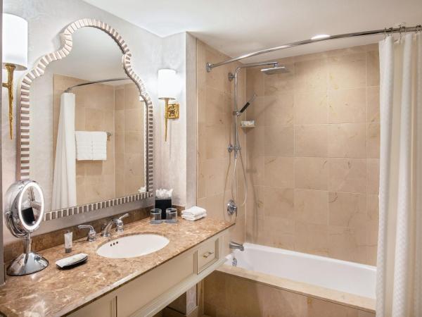 The Westin Riverwalk, San Antonio : photo 4 de la chambre chambre traditionnelle avec 1 lit king-size - vue sur ville