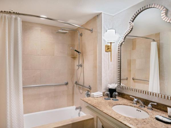 The Westin Riverwalk, San Antonio : photo 6 de la chambre chambre traditionnelle avec 1 lit king-size - vue sur ville