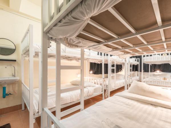 Beds Friends Phi Phi Hostel - Party Hostel : photo 7 de la chambre lit dans dortoir mixte de 10 lits