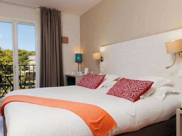 The Originals Boutique, Hôtel Cassitel, Cassis : photo 1 de la chambre chambre double supérieure avec balcon - vue sur mer/port