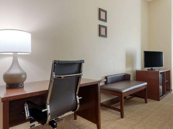 Comfort Suites West Dallas - Cockrell Hill : photo 4 de la chambre suite lit queen-size – non-fumeurs