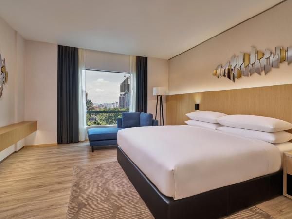 Renaissance Kuala Lumpur Hotel & Convention Centre : photo 7 de la chambre family suite with king and two twin beds