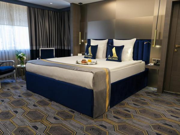 Altinel Ankara Hotel & Convention Center : photo 9 de la chambre suite lit queen-size