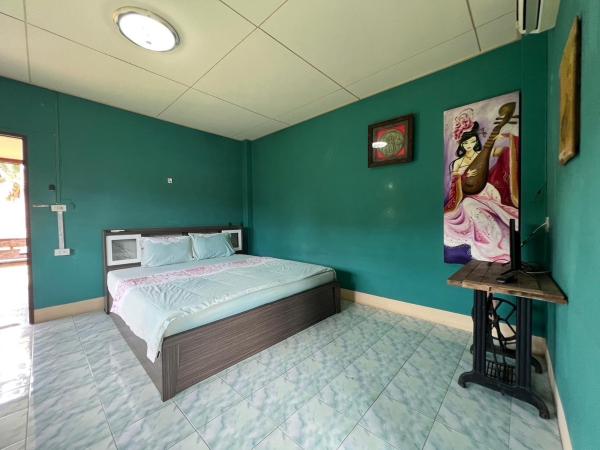 Phet Ban Suan Hotel : photo 4 de la chambre chambre double - vue sur jardin