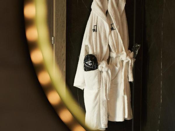 Hotel Regina : photo 7 de la chambre chambre deluxe penthouse avec terrasse et jacuzzi