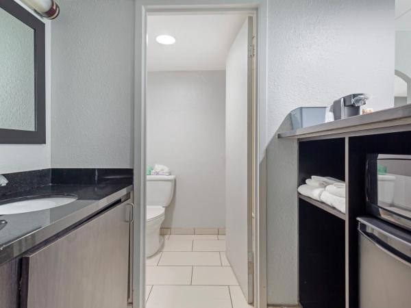 Clarion Hotel & Suites BWI Airport North : photo 6 de la chambre suite avec 2 lits doubles - non-fumeurs