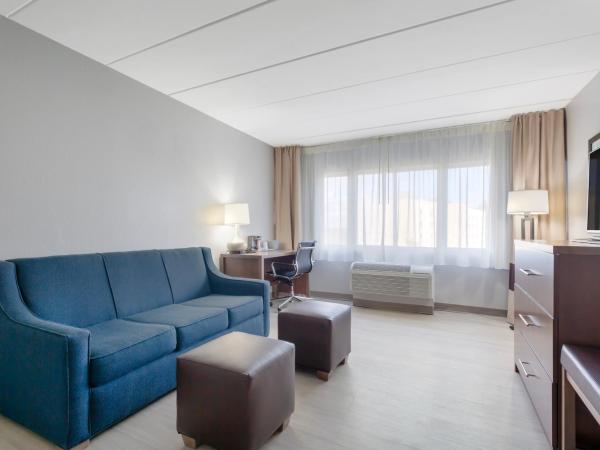 Clarion Hotel & Suites BWI Airport North : photo 4 de la chambre suite lit king-size – non-fumeurs