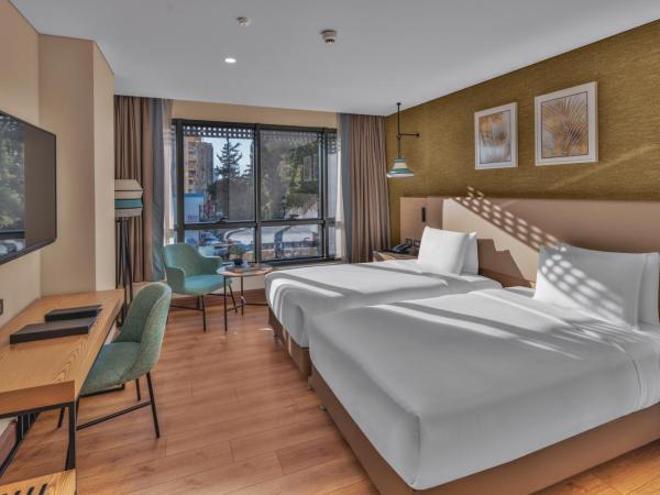 Doubletree By Hilton Antalya City Centre : photo 4 de la chambre chambre lits jumeaux premium