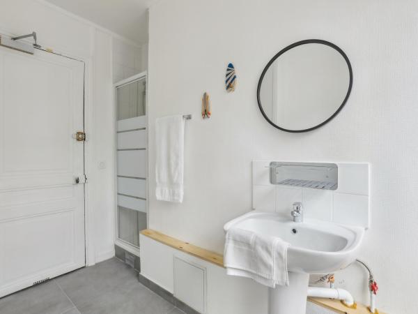 Hôtel Juliette : photo 1 de la chambre chambre double avec salle de bains commune
