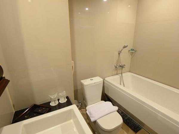 The Rich Jogja Hotel : photo 4 de la chambre suite d'angle 