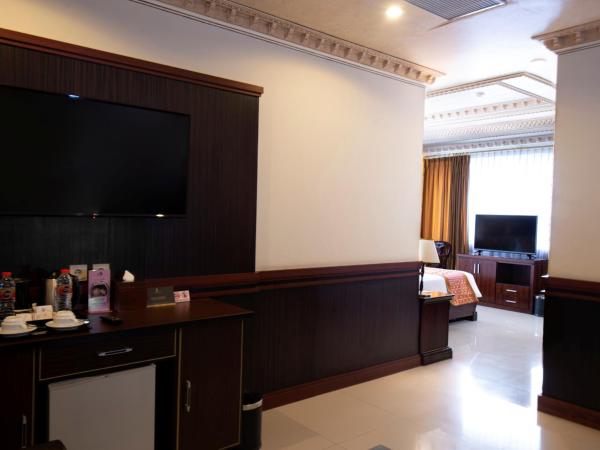 The Rich Jogja Hotel : photo 6 de la chambre suite d'angle 