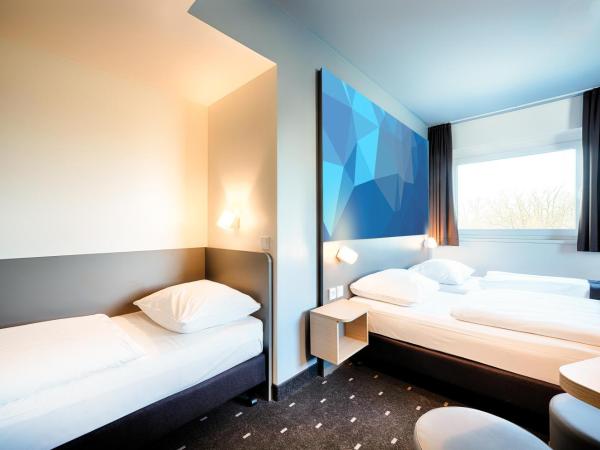 B&B Hotel Stuttgart-Vaihingen : photo 3 de la chambre chambre triple