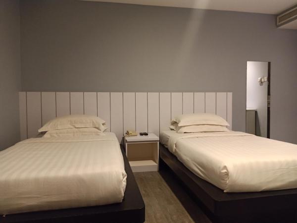 Kinabalu Daya Hotel : photo 2 de la chambre chambre supérieure - vue sur ville