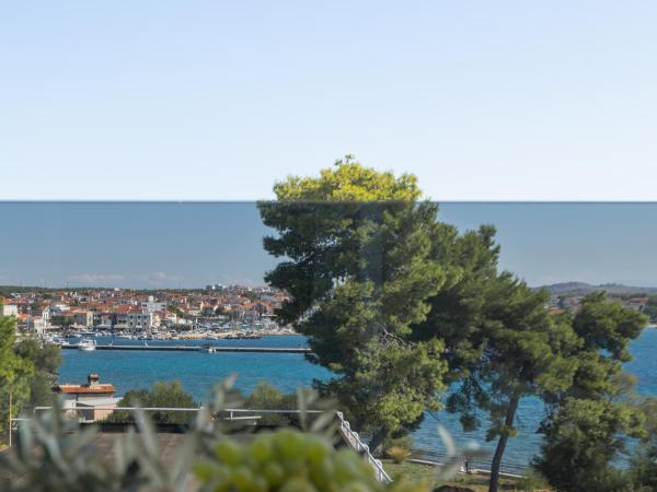 Villa Arausa : photo 1 de la chambre chambre double supérieure avec balcon - côté mer