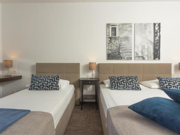 Villa Arausa : photo 3 de la chambre chambre double supérieure avec balcon - côté mer