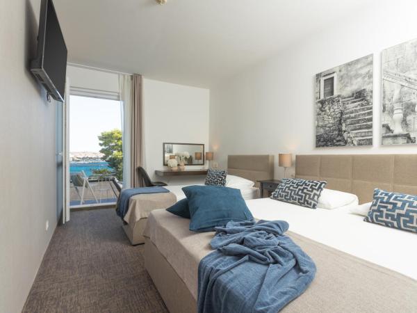 Villa Arausa : photo 2 de la chambre chambre double supérieure avec balcon - côté mer