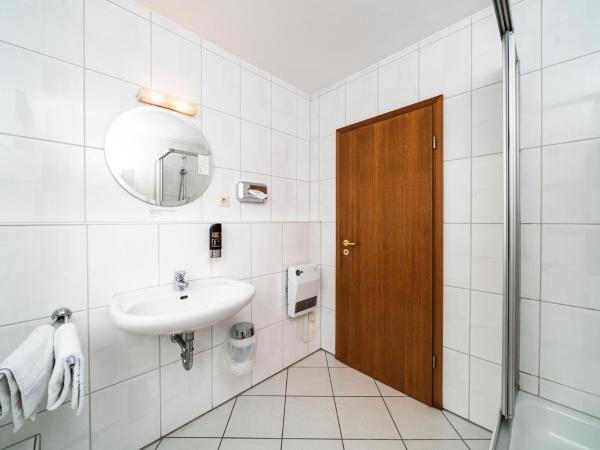 G & L Hotel Dortmund : photo 1 de la chambre chambre double ou lits jumeaux