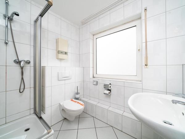 G & L Hotel Dortmund : photo 2 de la chambre chambre double ou lits jumeaux