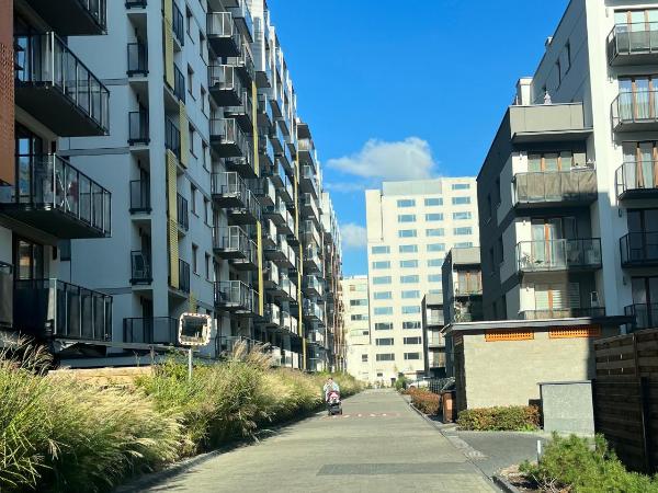 airport cybernetyki2 inn : photo 8 de la chambre chambre double avec salle de bains commune